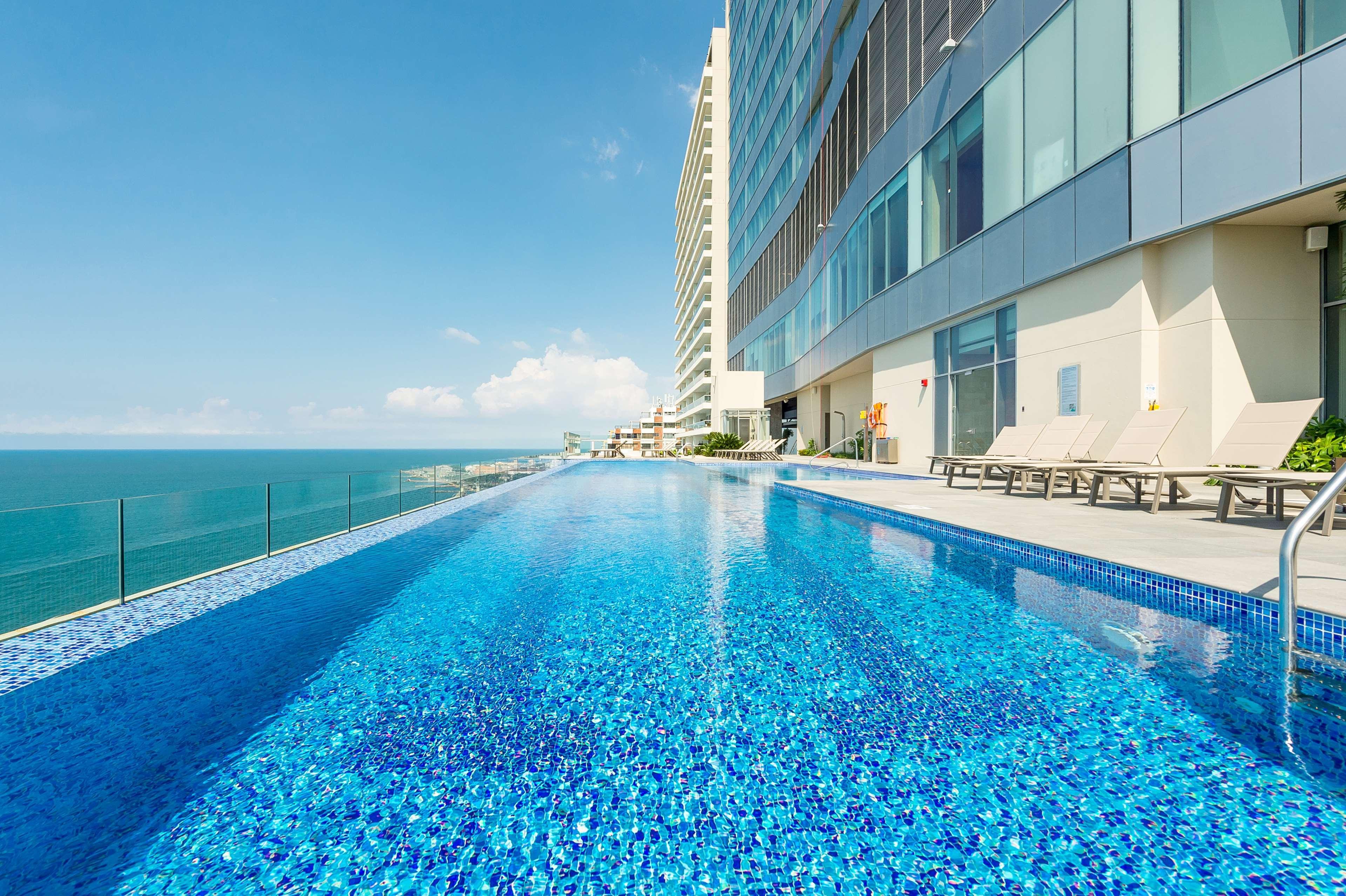 Hyatt Regency Cartagena Hotel Eksteriør billede Infinity pool at the hotel