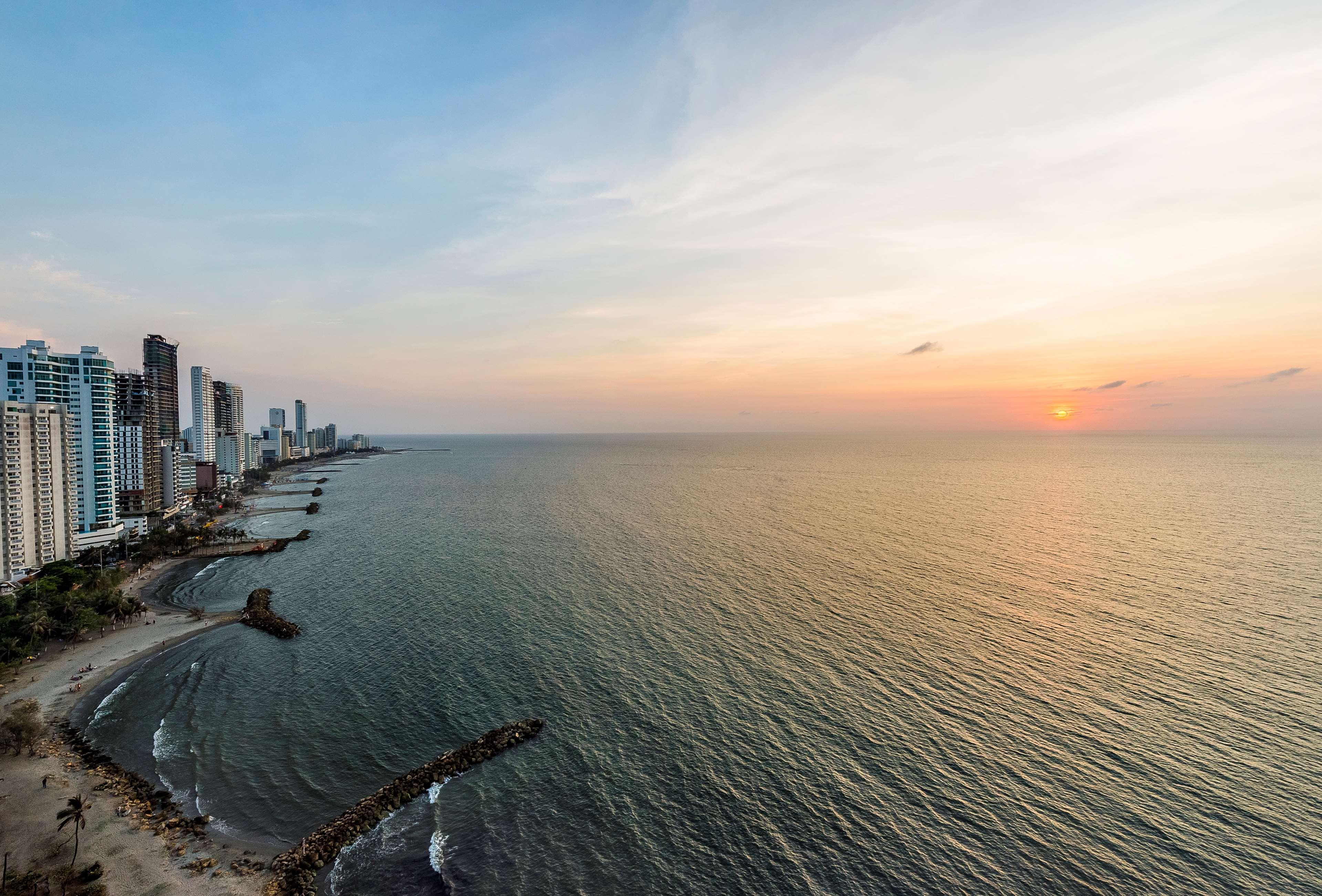 Hyatt Regency Cartagena Hotel Eksteriør billede Sunset at Pattaya Beach